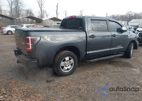 2010 Toyota Tundra Grade 5.7L V8 z USA, uszkodzony, nr VIN 5TFDY5F18AX098646